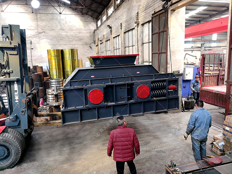 1200x800彈簧式半自動(dòng)液壓對輥破碎機(jī)發(fā)貨圖片